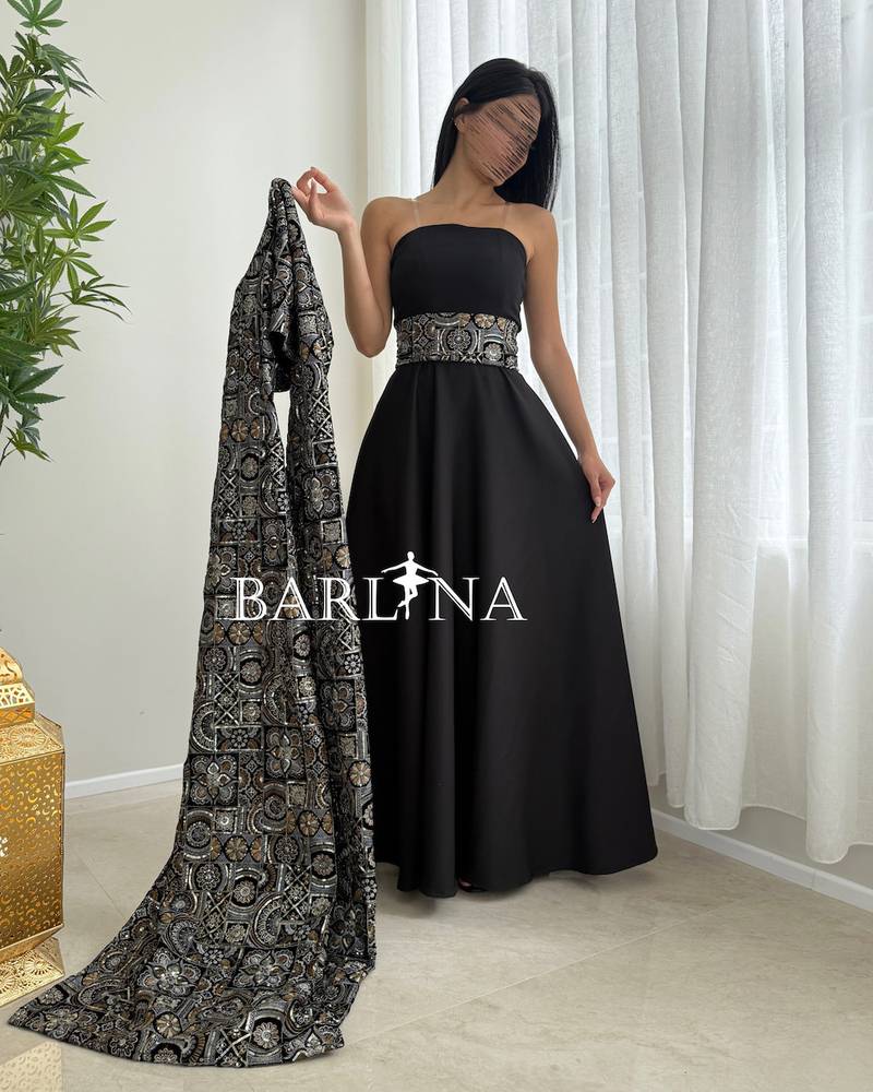Black jalabiya with sleeves decorated with traditional embroidery