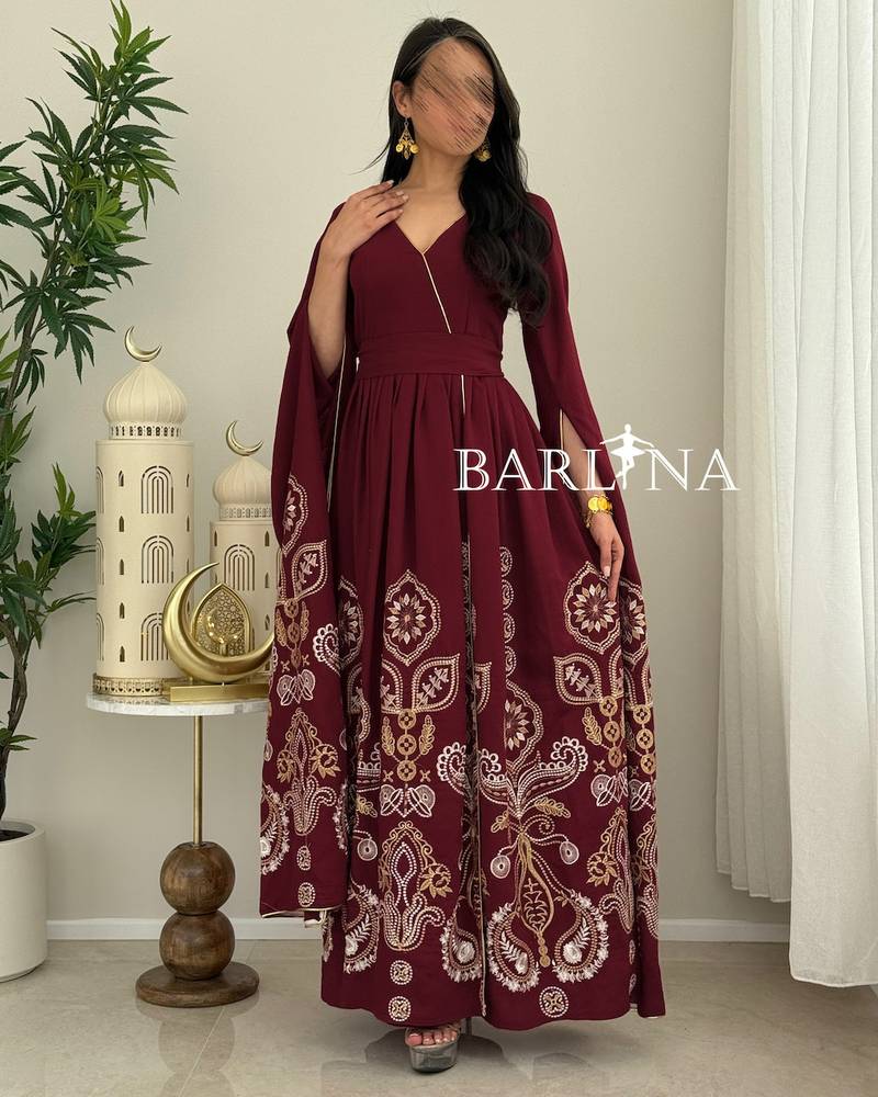 Maroon jalabiya with oriental embroidery and flowing sleeves