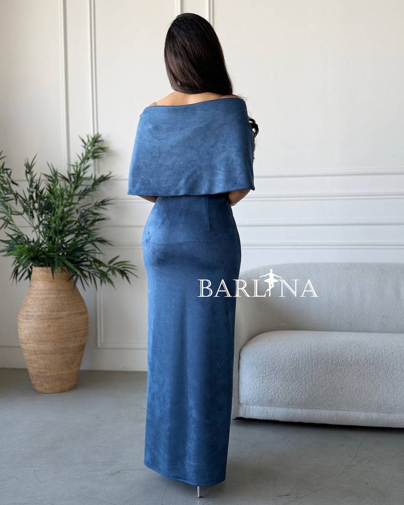 Blue dress with wide shoulders and a metal clasp