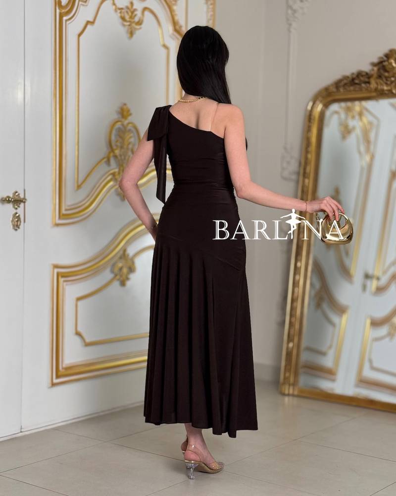 Dark brown dress with an attractive flowing design
