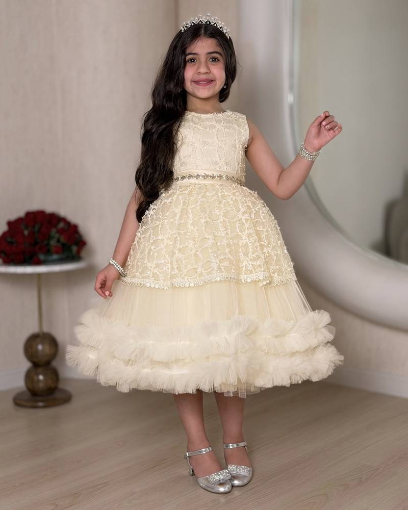 Girls' lace evening dress with ruffled edges