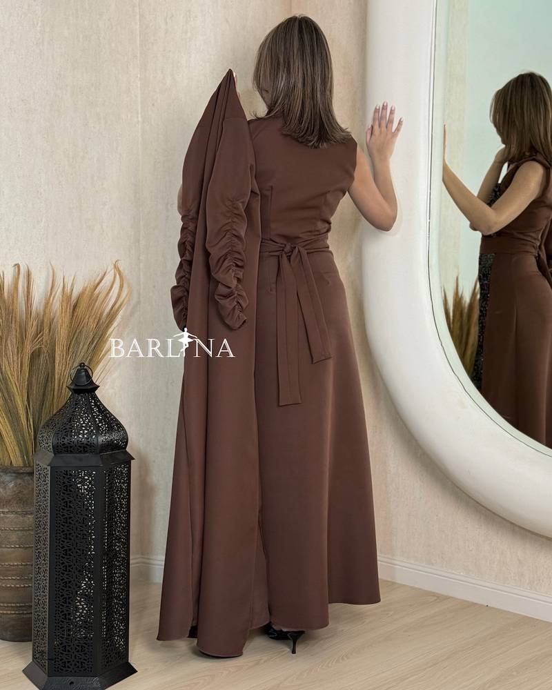 Brown jalabiya with gathered-sleeve abaya
