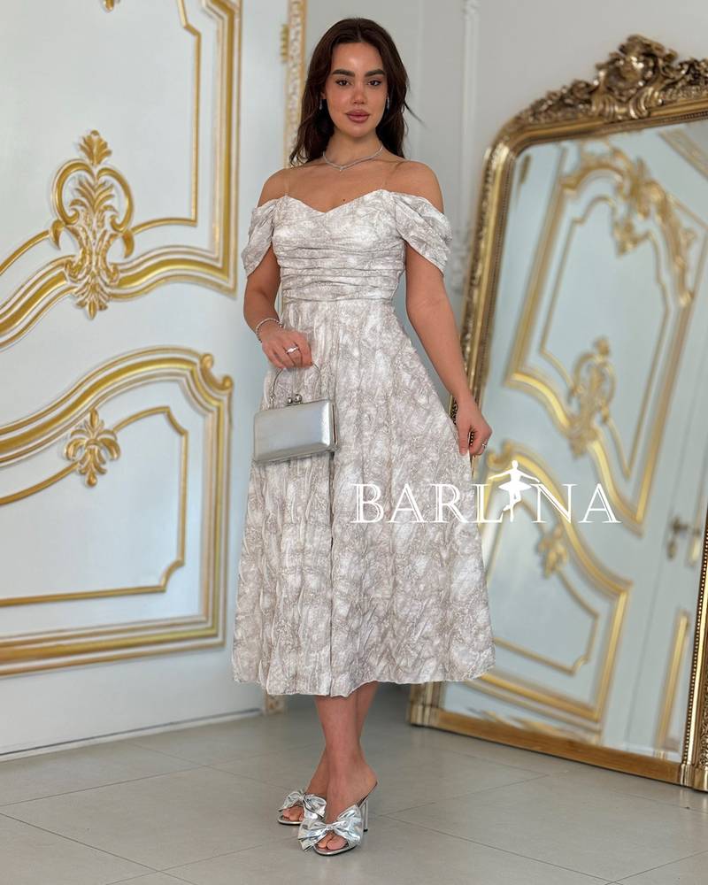 Midi off-shoulder dress with delicate details