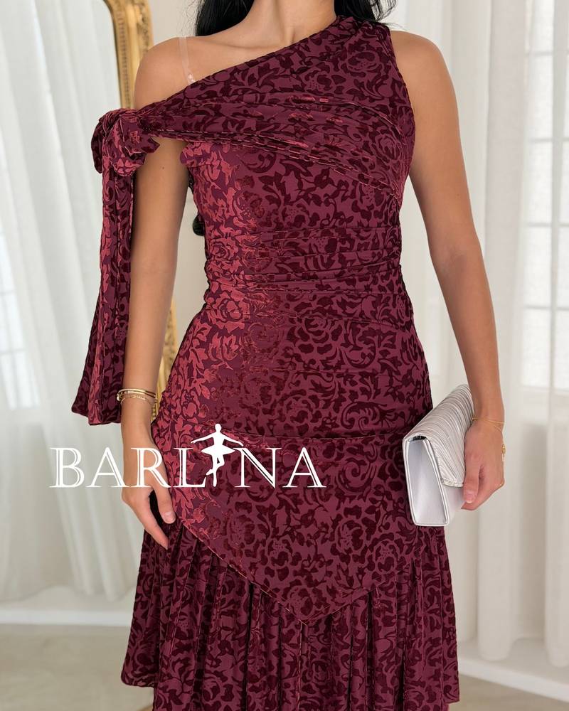 A soft midi dress with an elegant floral print
