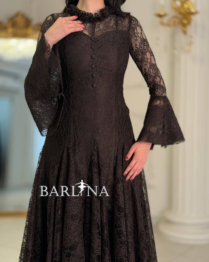 Elegant wide-cut lace midi dress
