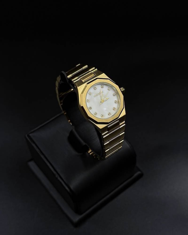Women's watch with an elegant octagonal geometric design