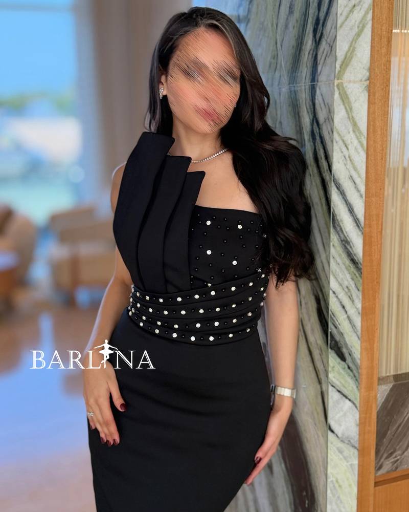 فستان  أسود بصدر مزخرف بحبيبات لؤلؤية