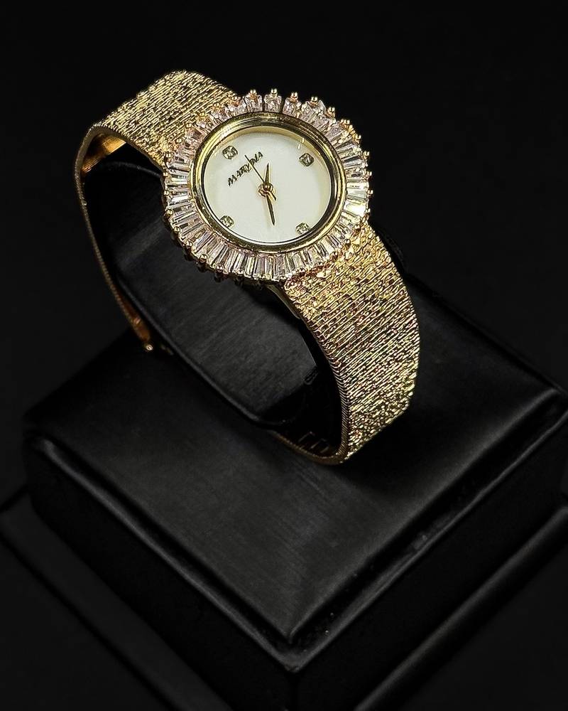 Women's watch with an elegant round case and wide strap