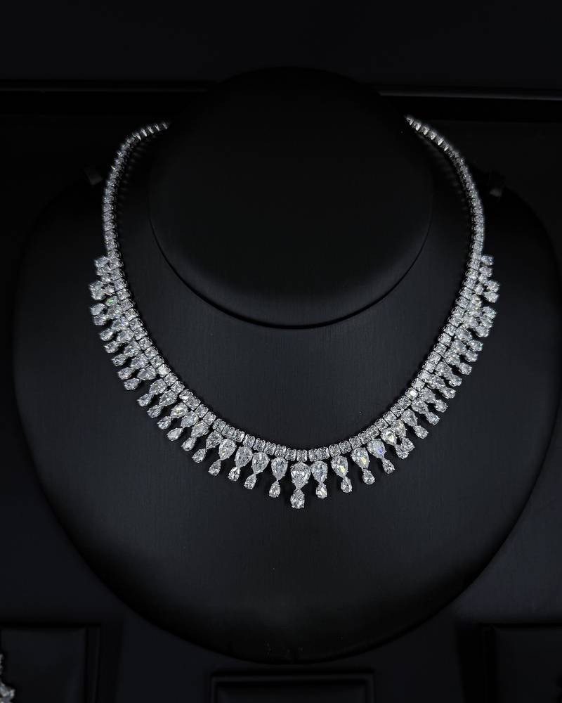 Accessory set with a graduated teardrop design and dangle