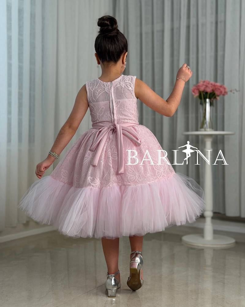 Pink fluffy girls' dress with mesh fabric
