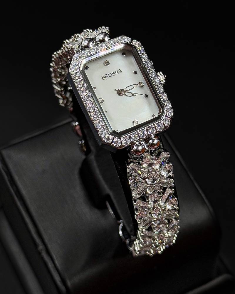 Women's watch decorated with crystal details