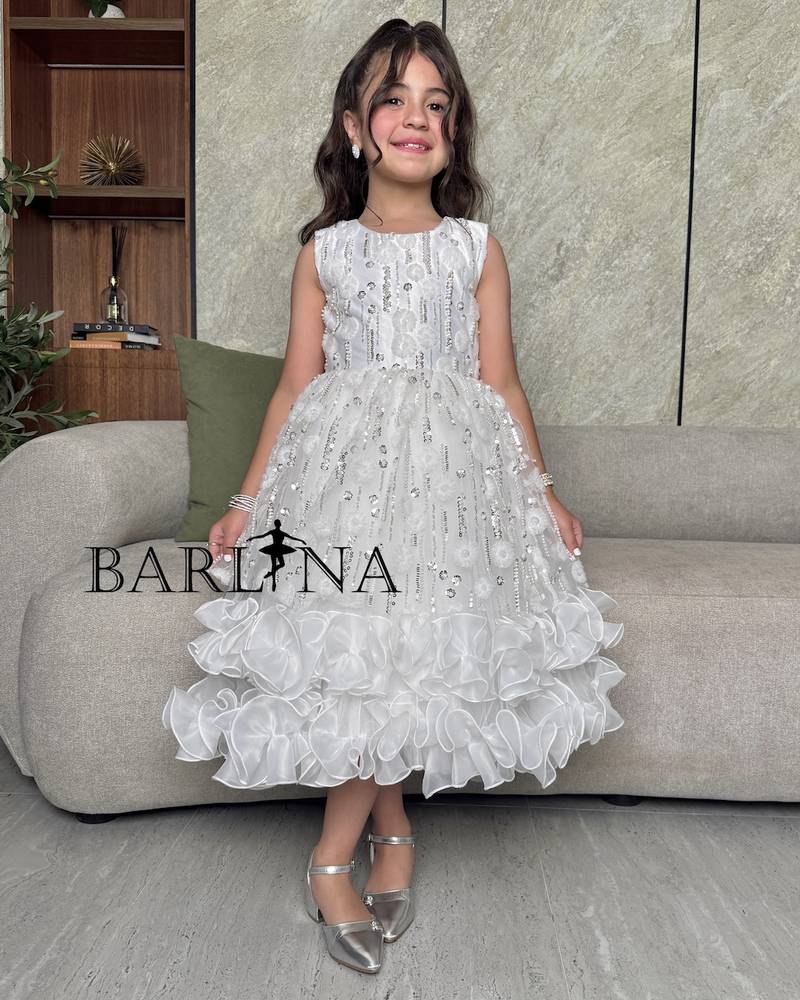 Girls' white dress embroidered with shiny sequins