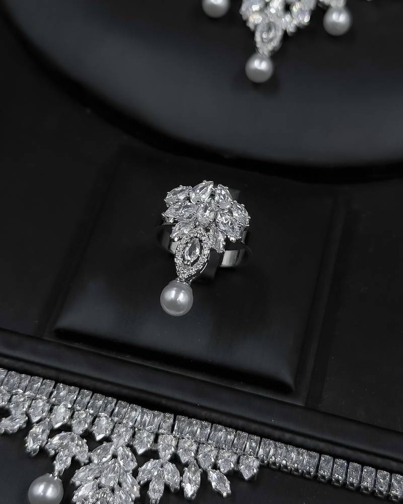 Royal accessory set studded with crystals and pearls