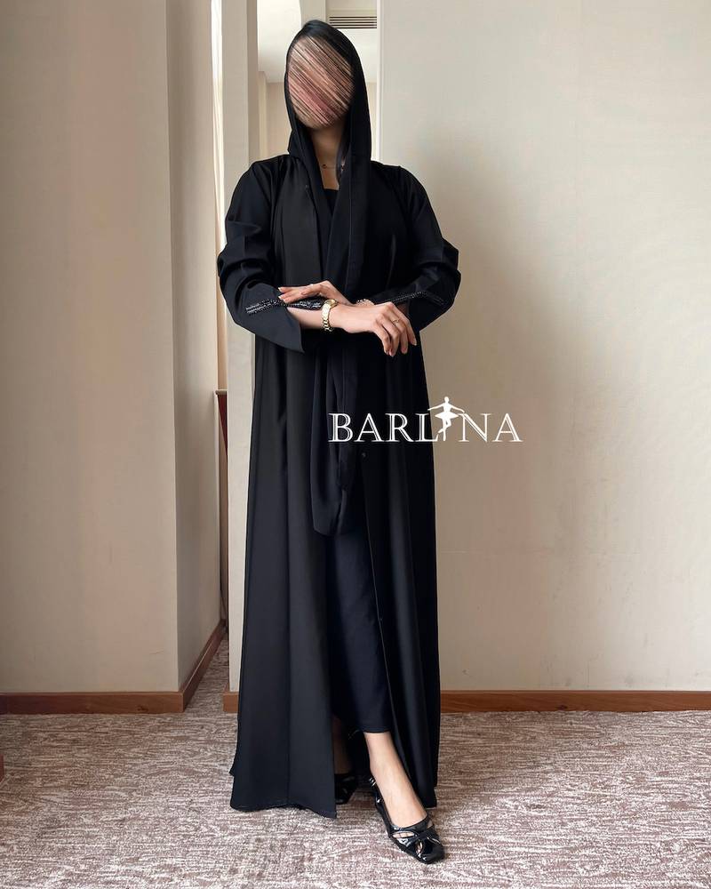 Black abaya with sleeves decorated with delicate details