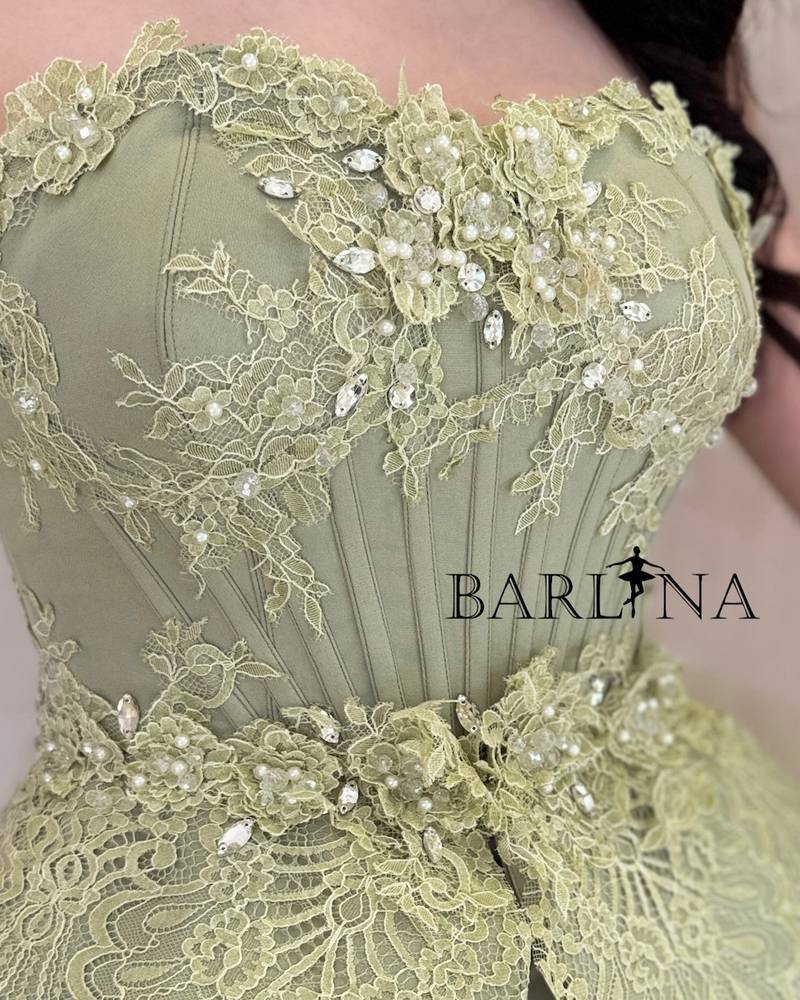 Light green set with lace-embellished peplom