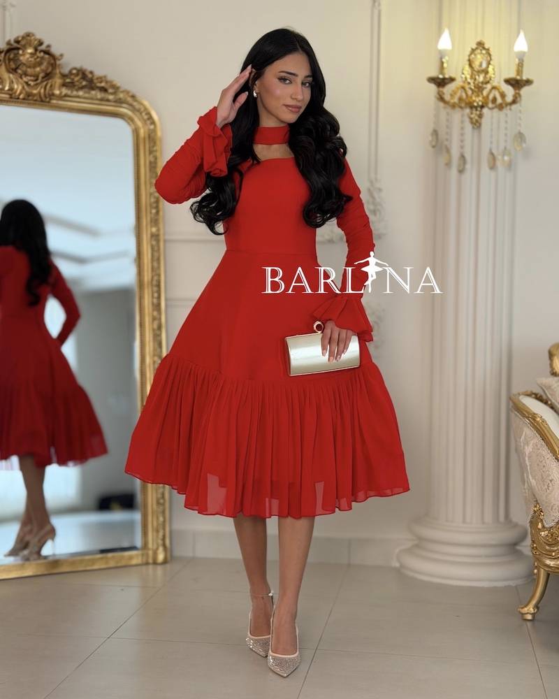 Short red dress with a slit at the neck