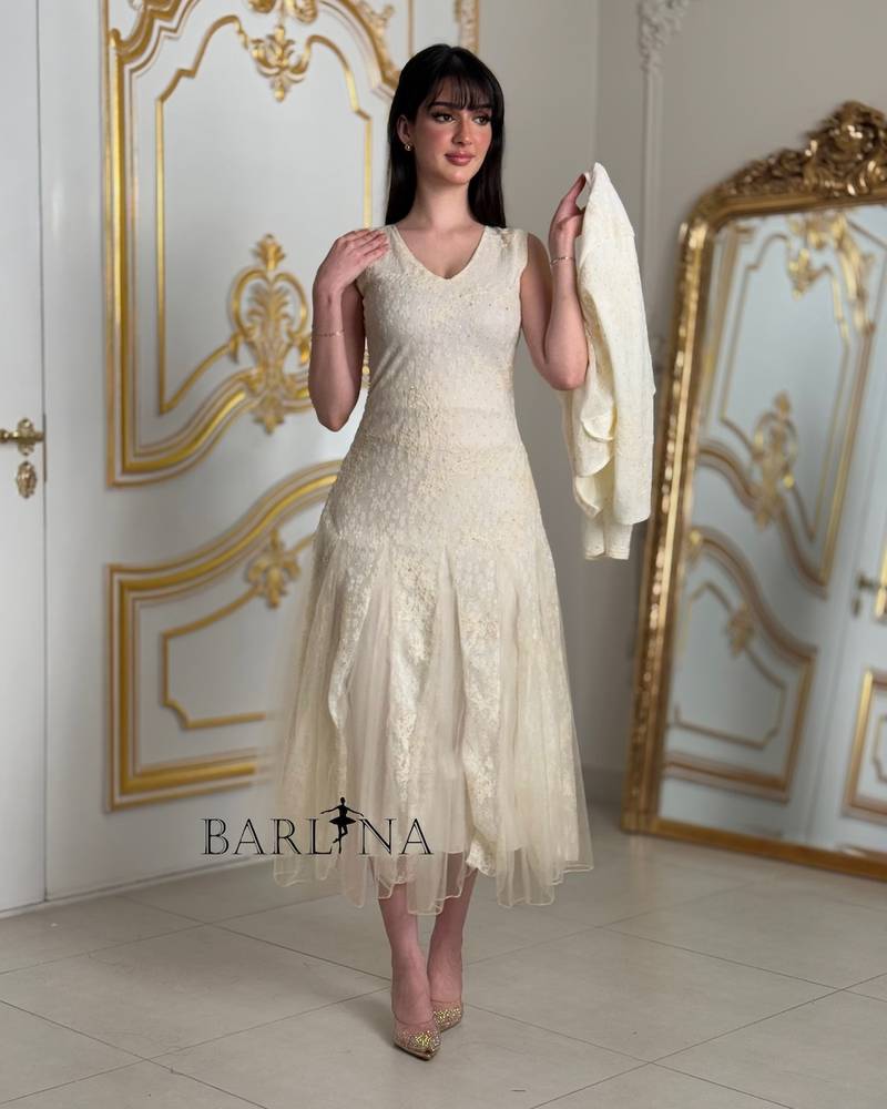Dress with off-white jacket embroidered with lace and tulle