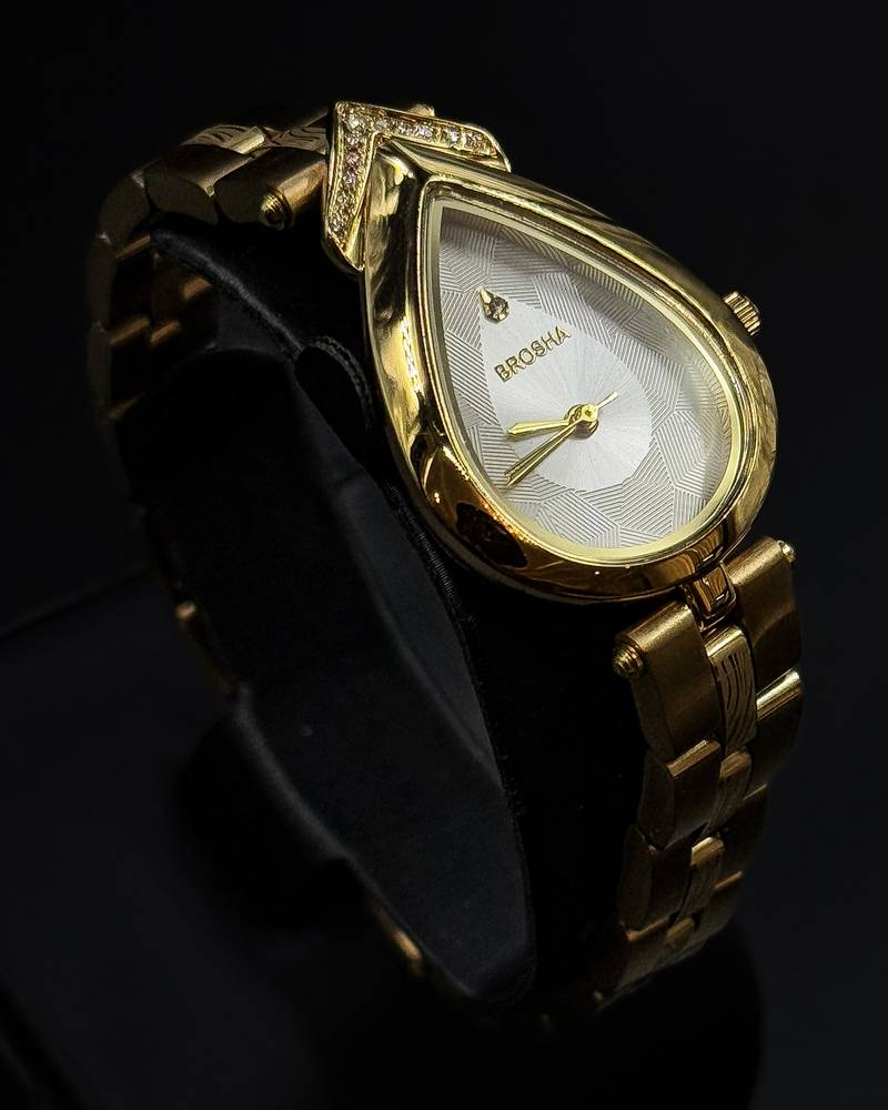 Women's watch with a teardrop-shaped bezel