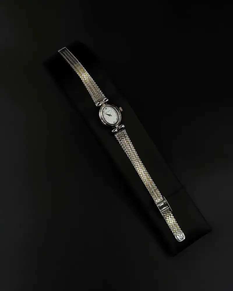A delicate everyday watch with a simple mesh strap design