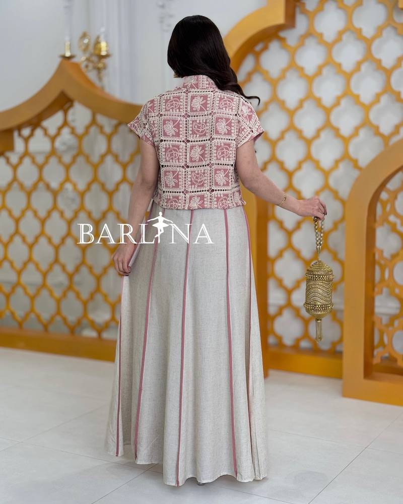 Beige jalabiya embroidered with pink