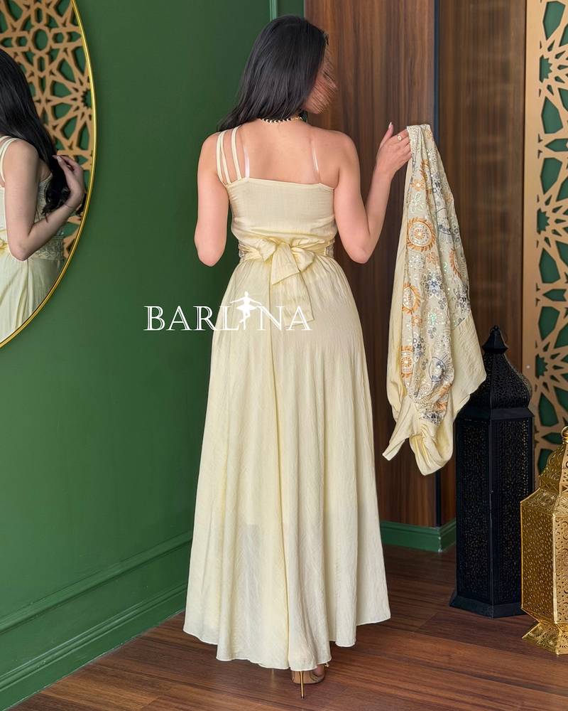 Luxurious ivory-colored jalabiya with a separate piece