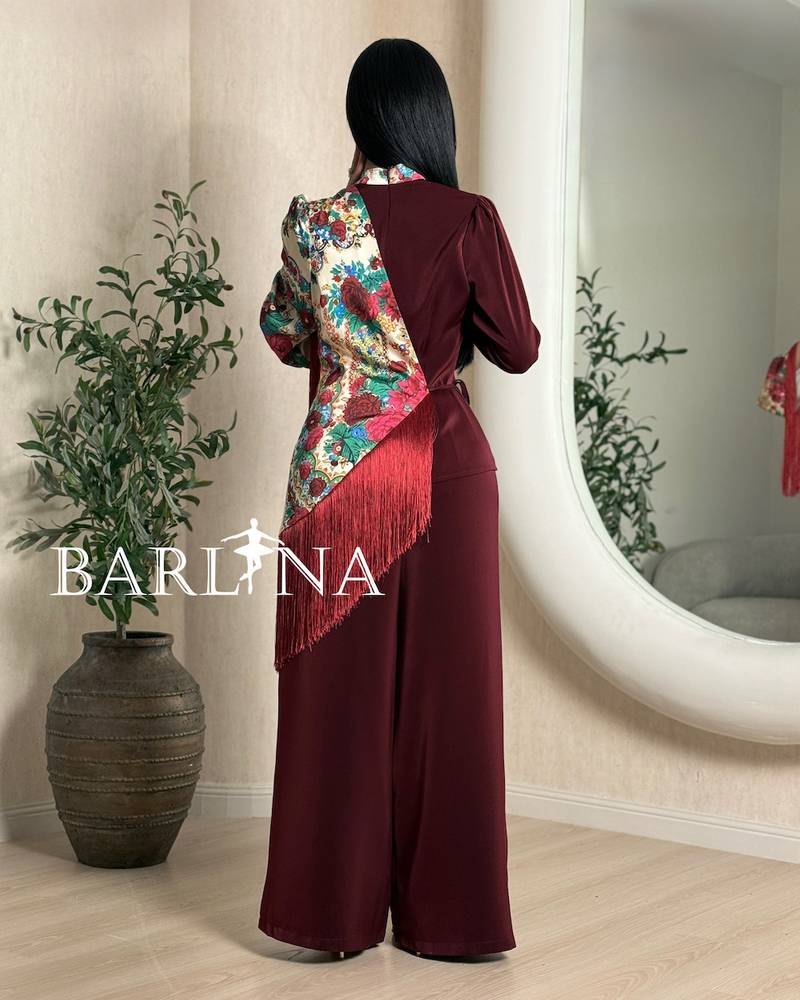 Elegant jumpsuit with side embroidery