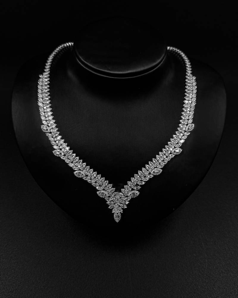 Accessory set with leaf details