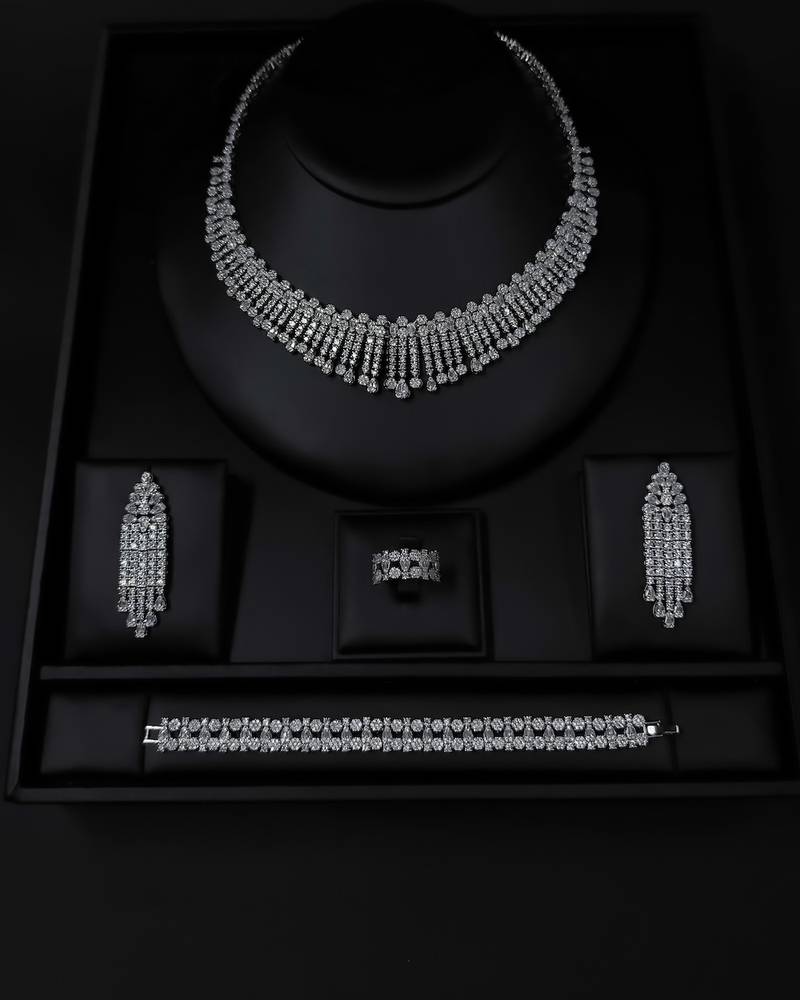 Sparkling waterfall design accessory set