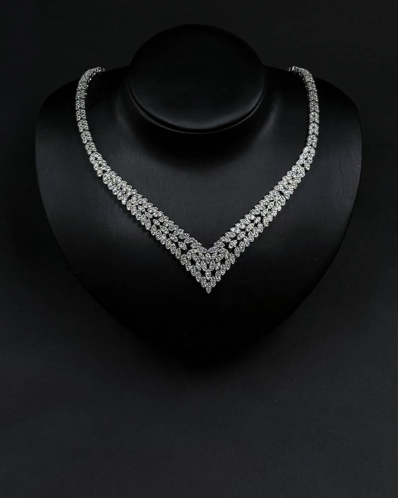 Accessory set with sparkling stones and hoop earrings