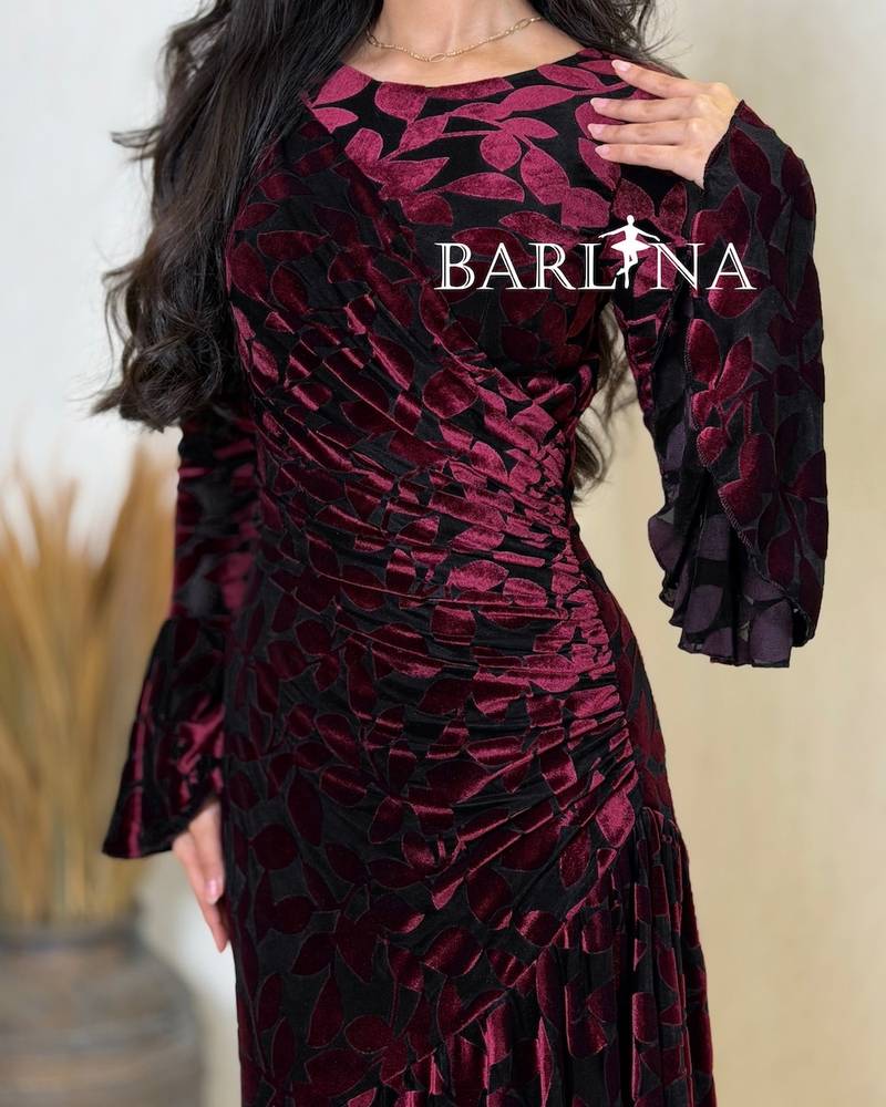 Elegant velvet dress with a slanted cut