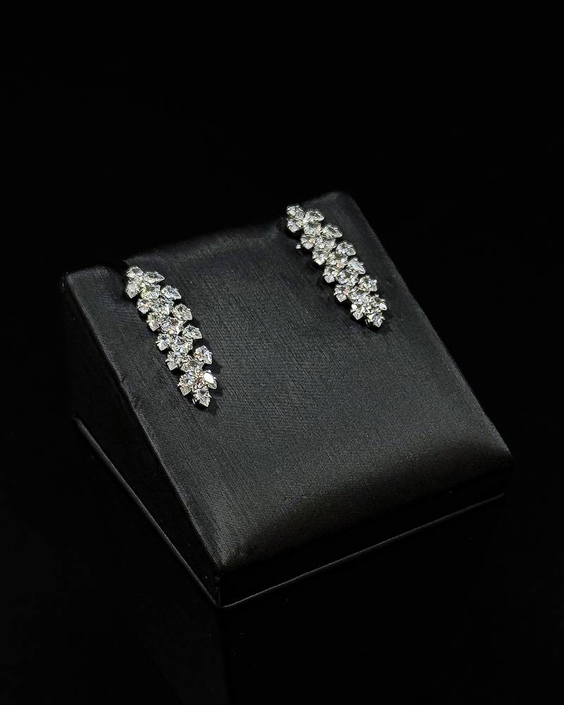 A simple and elegant accessory set