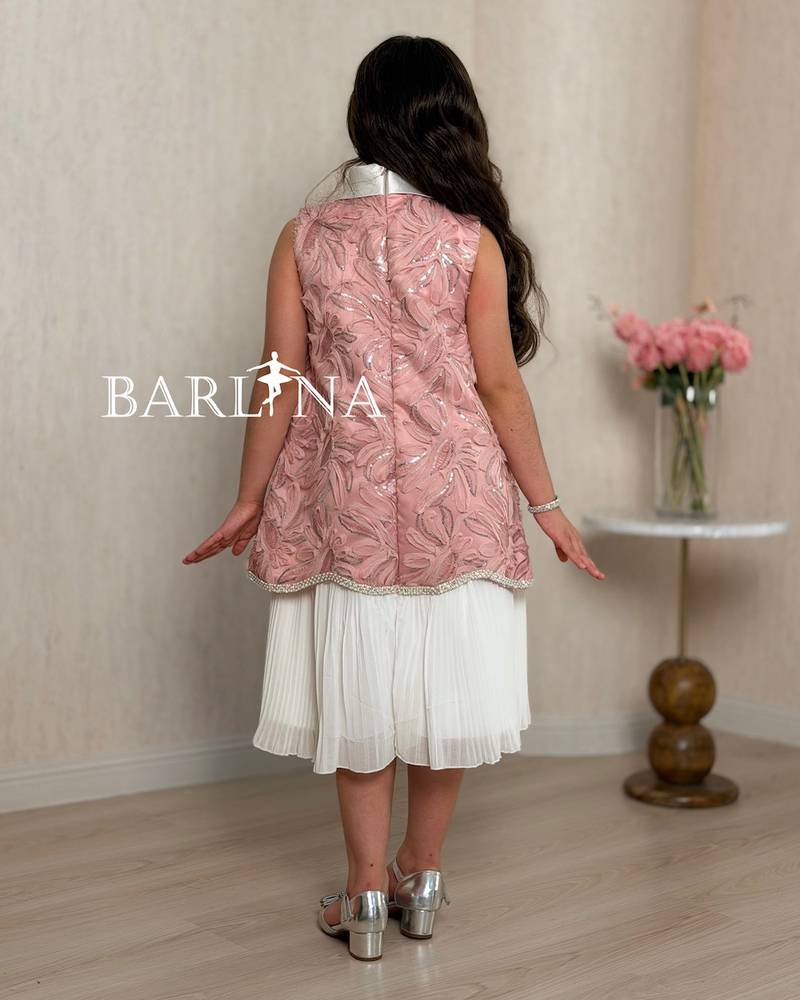 Soft pink girl's dress with a white collar