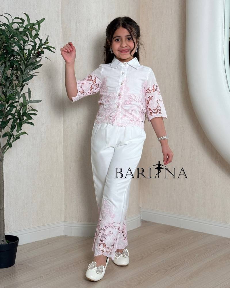 Girls' set with openwork lace details