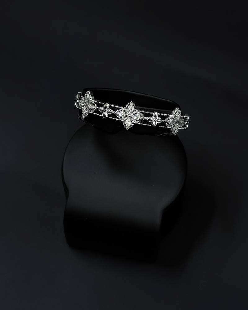Bracelet and ring set with a rose-inspired design