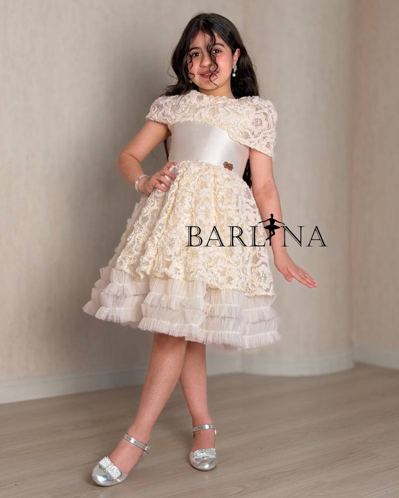 Off-white girls' dress with lace details