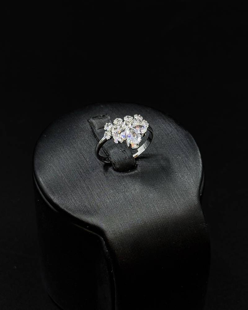Accessory set with a tiered central pendant