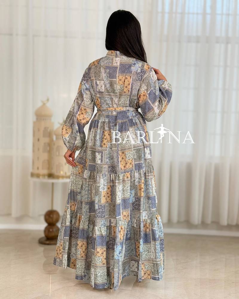 A soft dress with a defined waist and elegant tie
