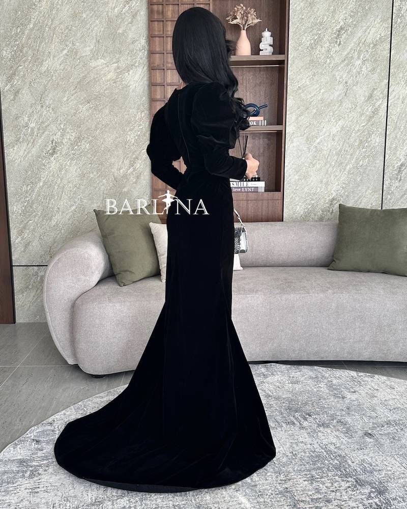 Black velvet dress with ballerina sleeves