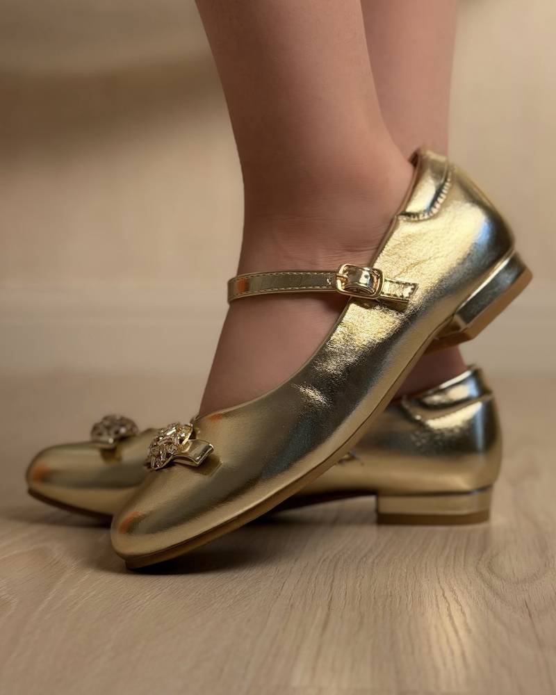 Classic girls' shoes with a bow and crystal