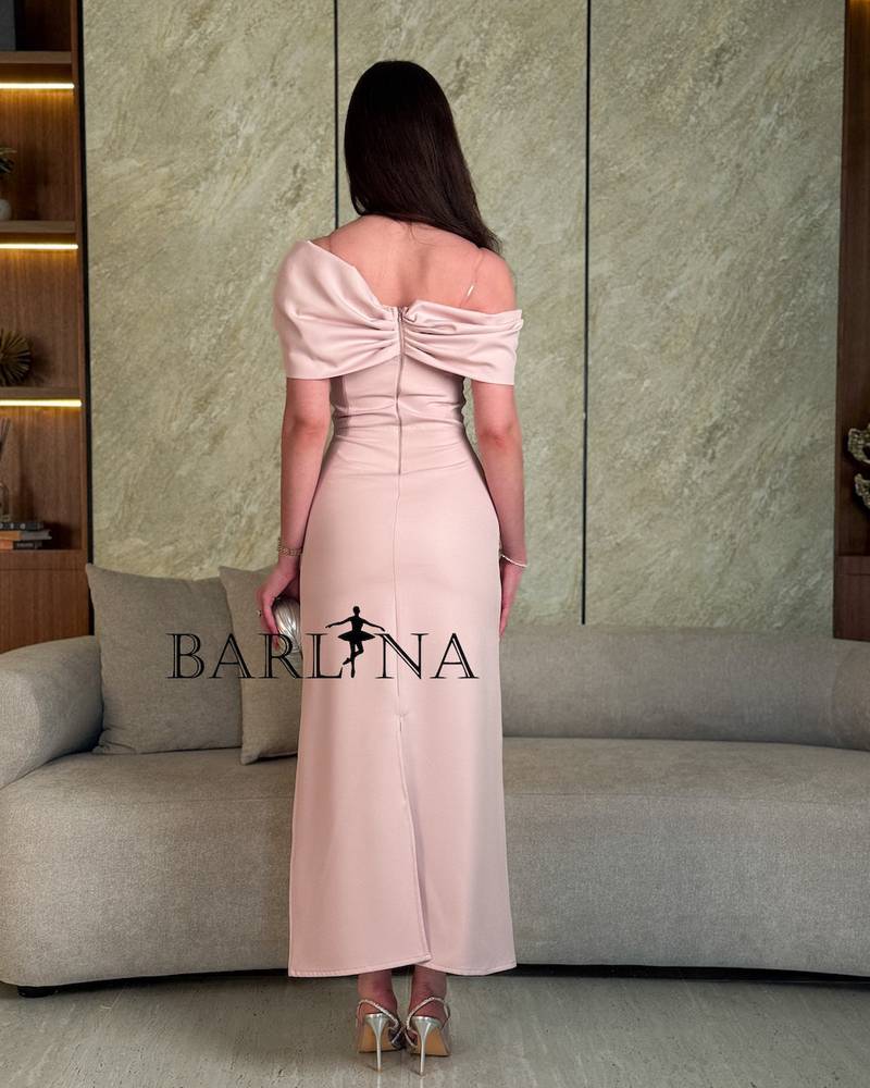 Pink dress with an elegant cut and a sloping shoulder