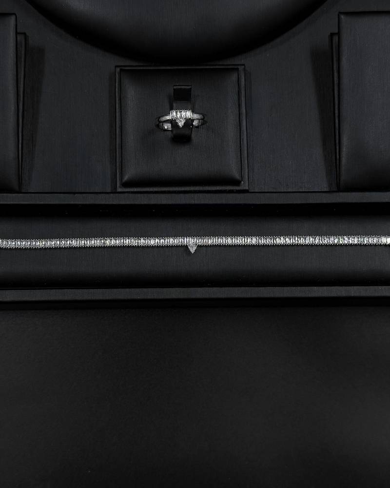 Accessory set with a straight pendant