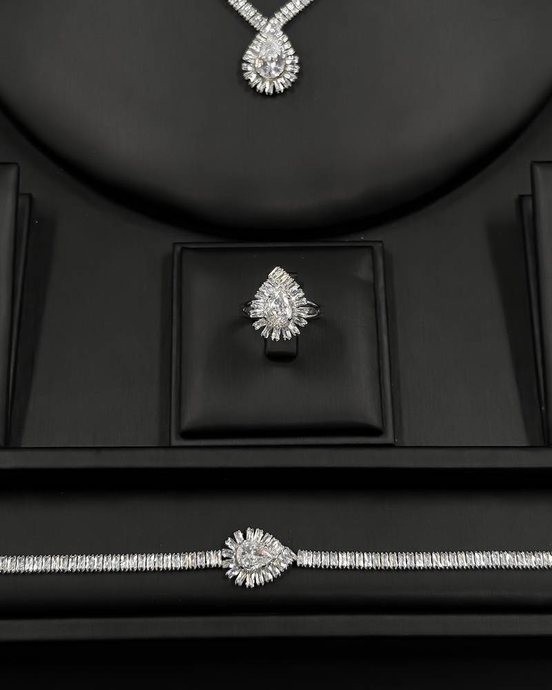 Accessory set with a tennis necklace ending in a teardrop