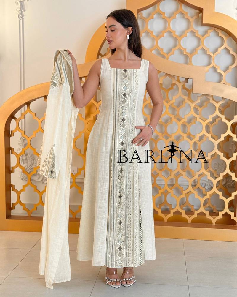 A cream-colored jalabiya with embroidery details and an oriental touch.