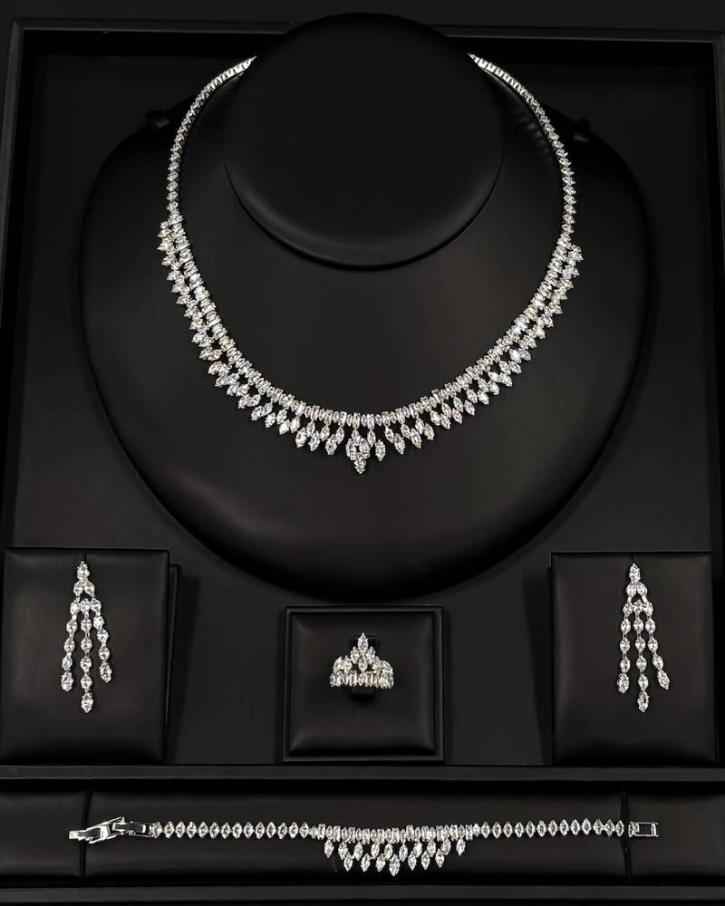 Evening accessory set with small zircon stones
