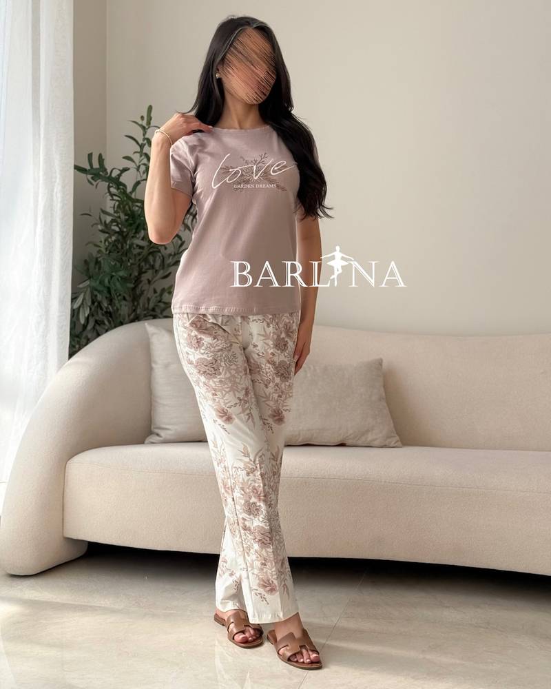 Soft pajamas with an elegant floral print and bush design