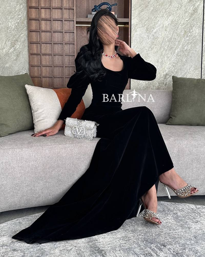 Black velvet dress with ballerina sleeves
