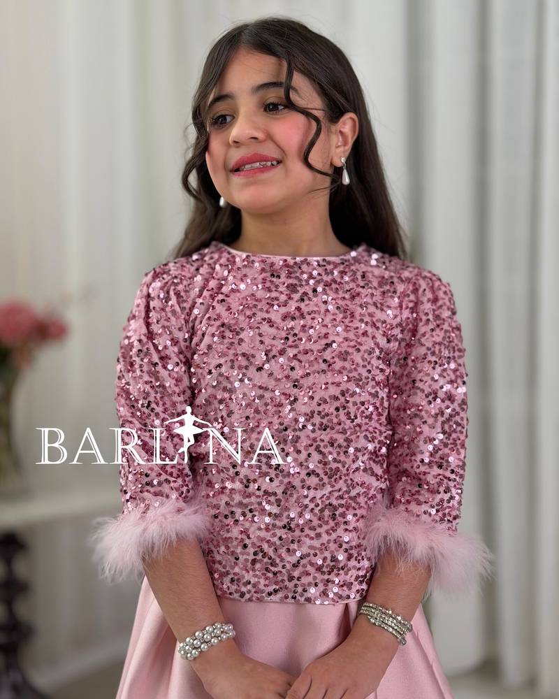 Pink sequined girls' set decorated with feathers