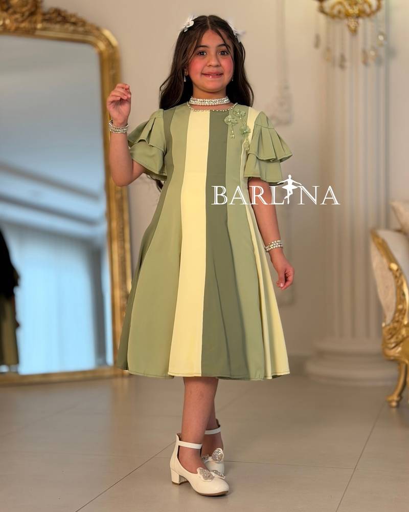 Girls' dress with gradient stripes