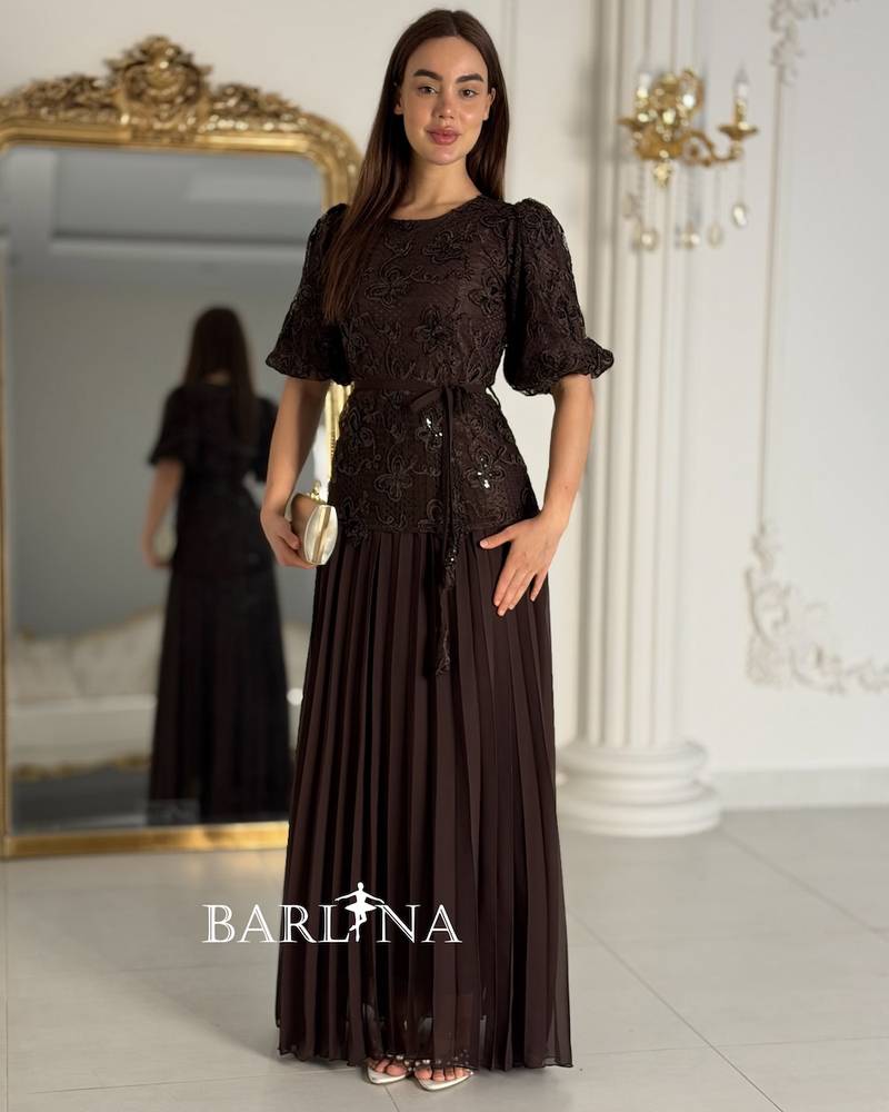 Brown embroidered dress with puffed sleeves and pleated hem