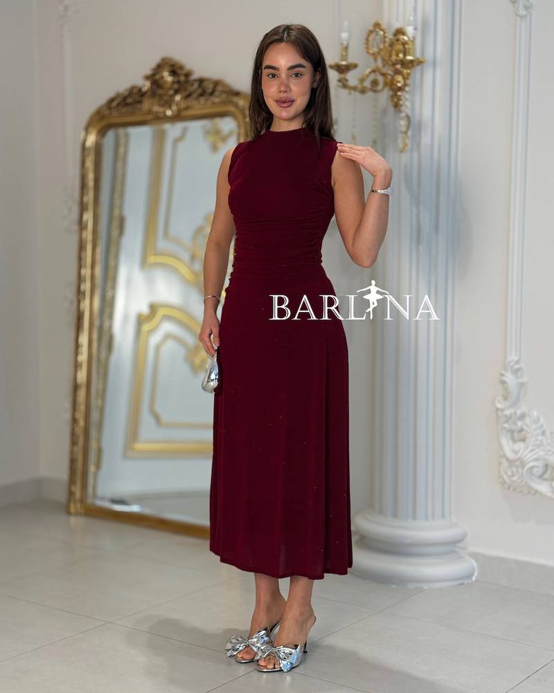 Burgundy midi dress with a soft design